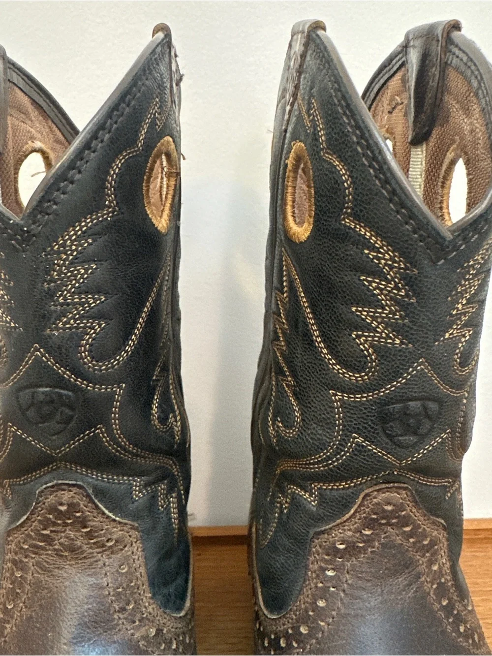 Ariat Distressed Brown Square-Toe Cowboy Boots Kids Size: 3 Genuine Leather